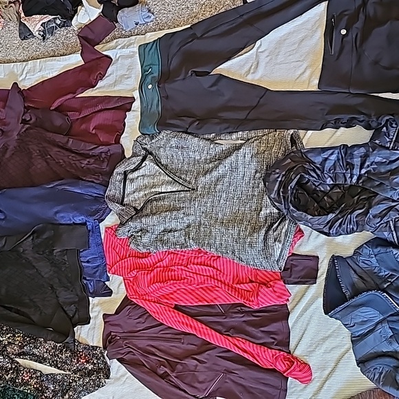 BULK LULULEMON CLOTHING SALE - Picture 6 of 8